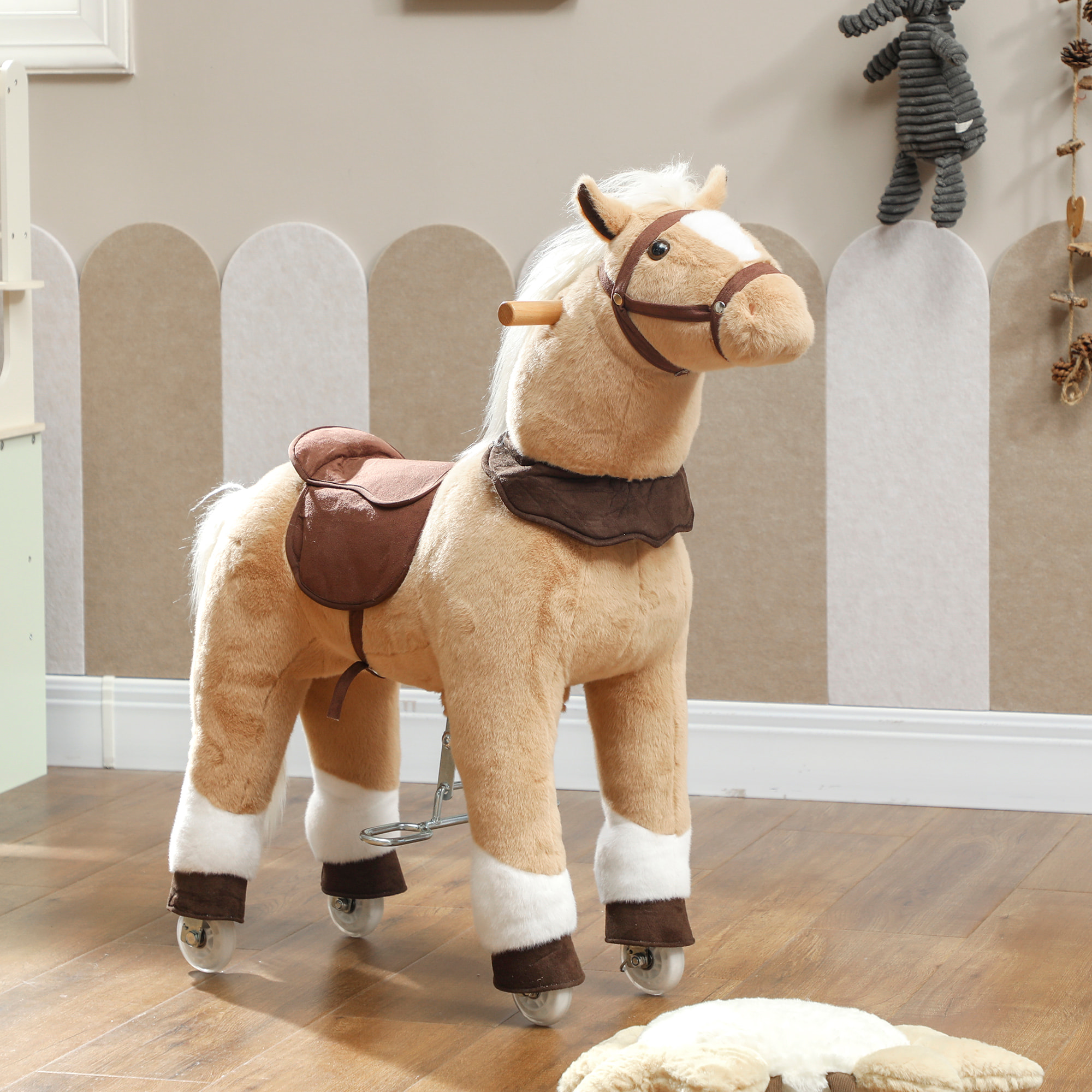 Cheval debout sur roulettes en peluche selle étrier poignées 72L x 32l x 80H beige marron blanc