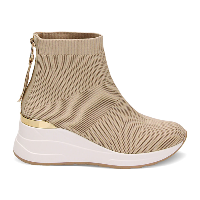 Slip on beige con zeppa