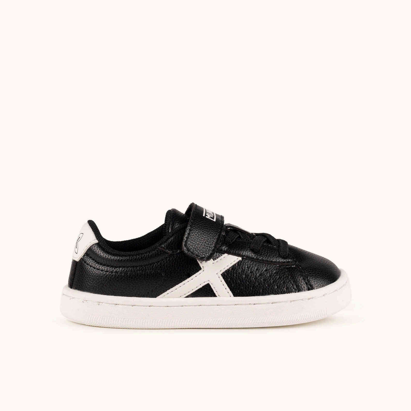 Zapatilla casual infantil en contraste blanco y negro MUNICH MINI OPEN VCO 01