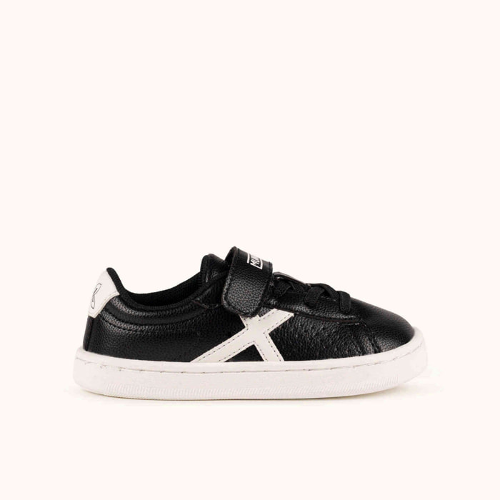Zapatilla casual infantil en contraste blanco y negro MUNICH MINI OPEN VCO 01