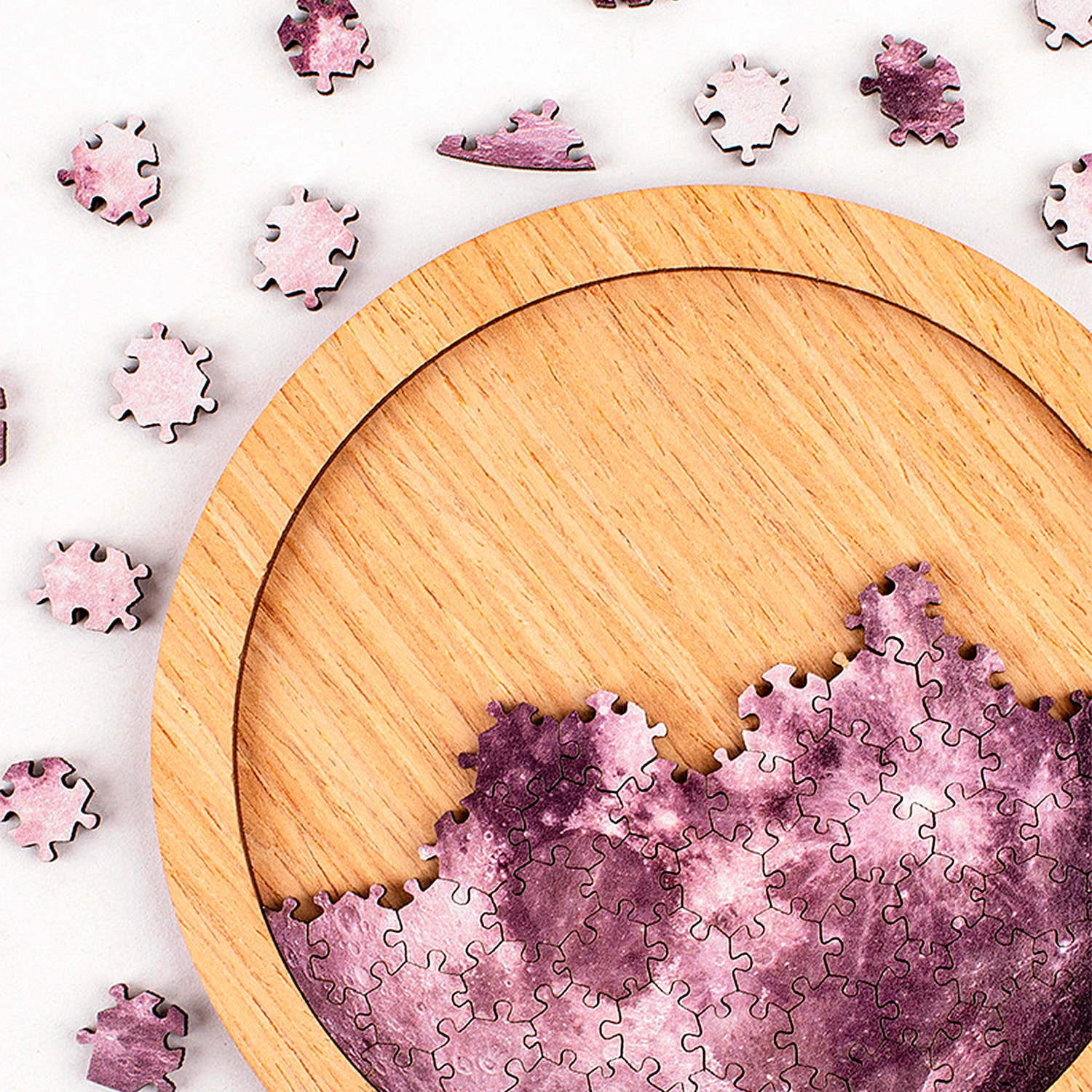 Puzle y marco de madera con 110 piezas. Diseño Luna.