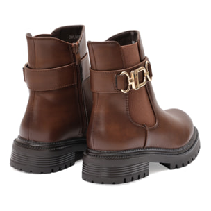 Stivaletto in simil pelle con elastico e fibbia dorata