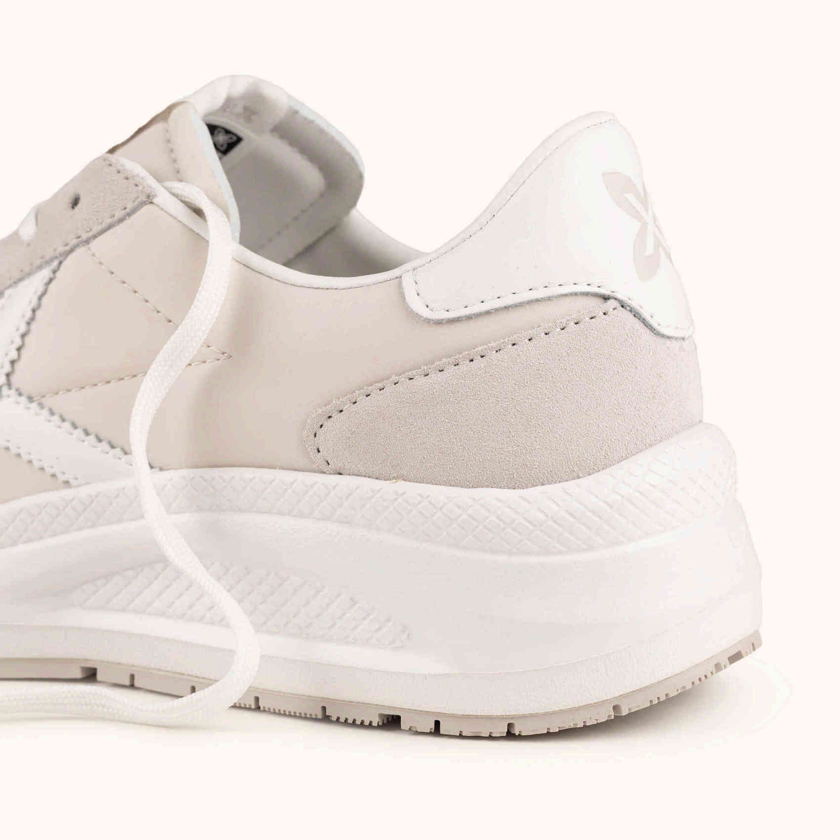 MUNICH AGORA 02 Zapatillas de estética urbana y técnica en color beige y blanco