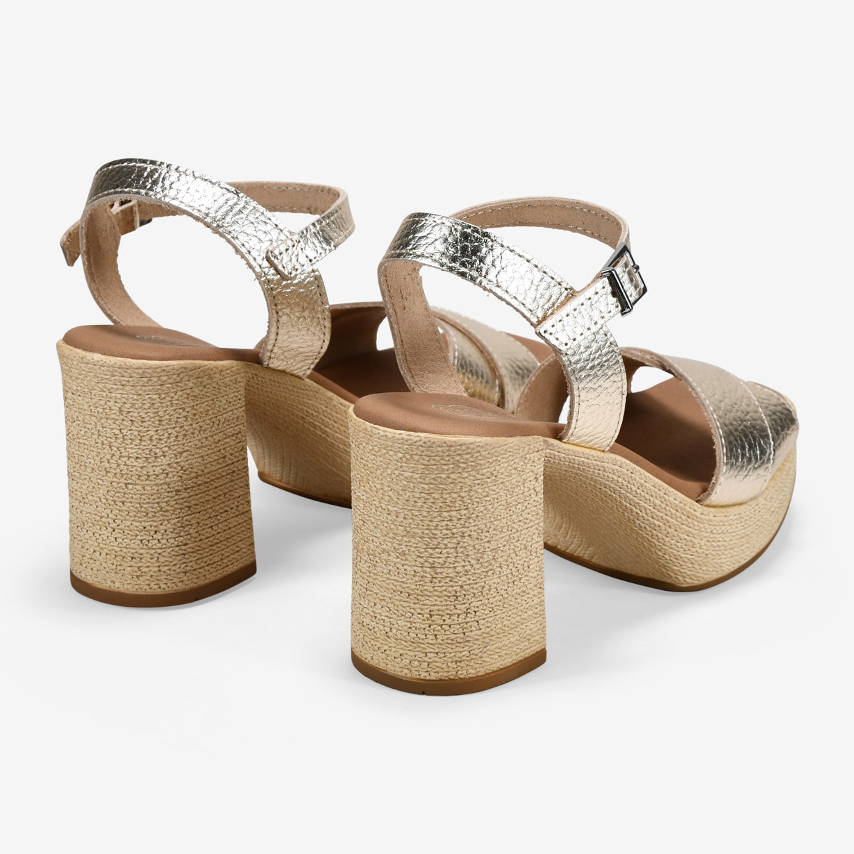 Sandalias doradas en piel con tacón efecto rafia