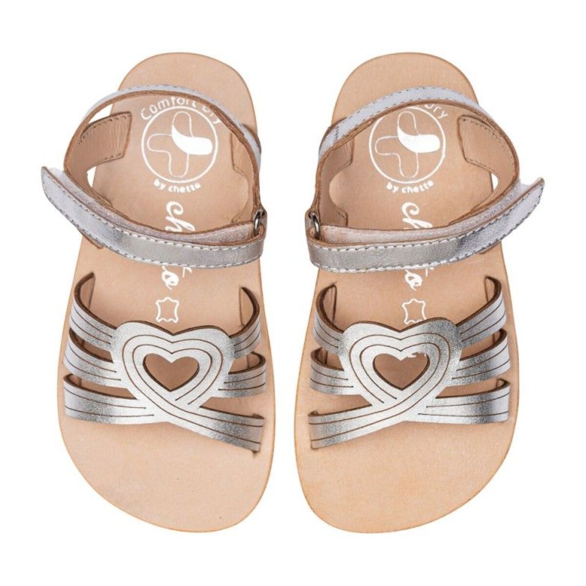 SANDALIA CORAZÓN BAREFOOT PLATA - DESTELLOS SOFISTICADOS CON TOQUE MODERNO