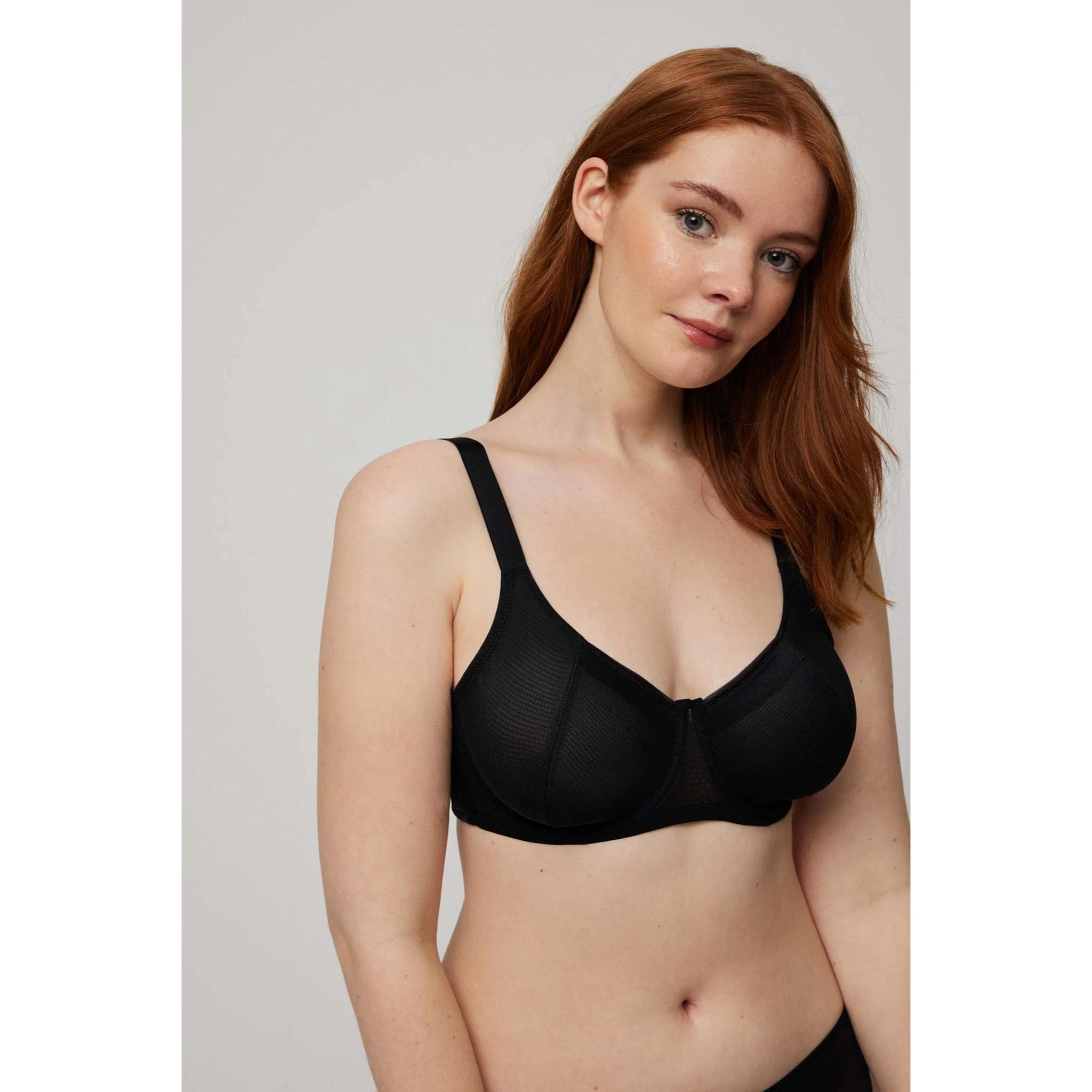 Reggiseno riducente nero con schienale anatomico e rinforzato, coppe C, D ed E