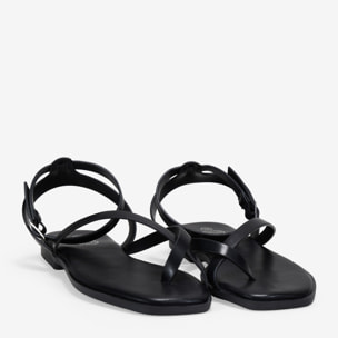 Sandalias de dedo negras con pulsera y hebilla