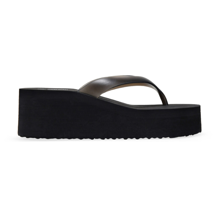 Sandalias de dedo negras con cuña