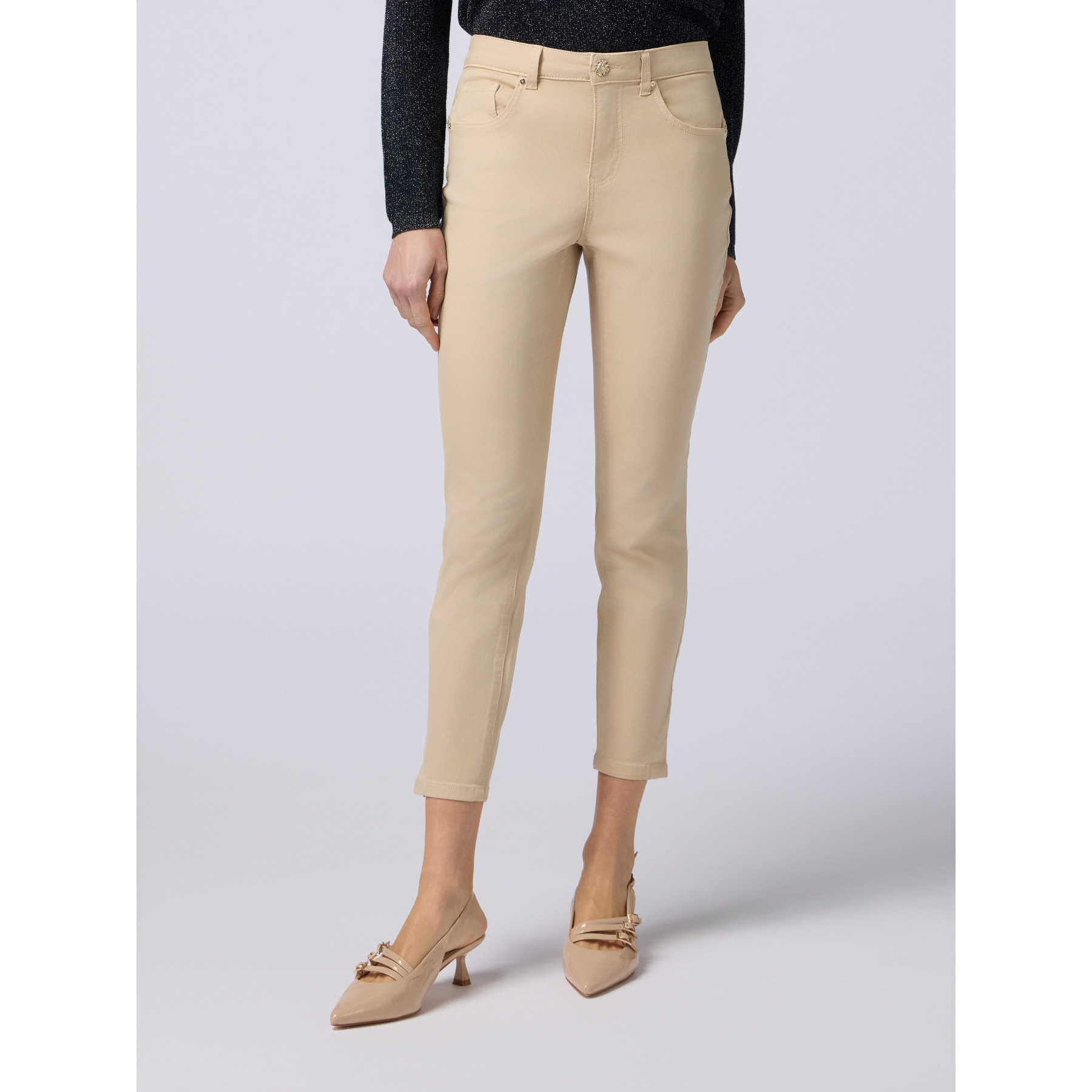Oltre - Pantaloni skinny in cotone e tencel con bottone gioiello - Beige