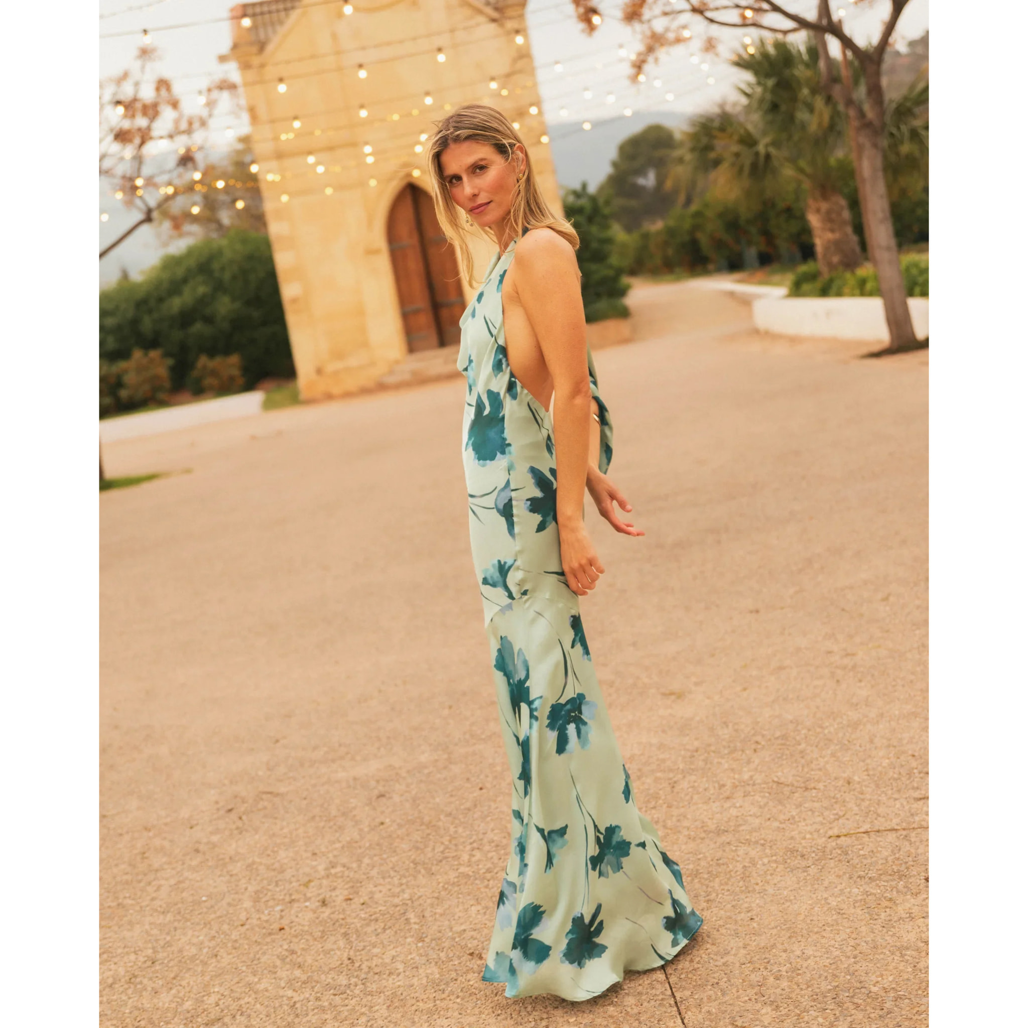Vestido largo con escote halter y lazada