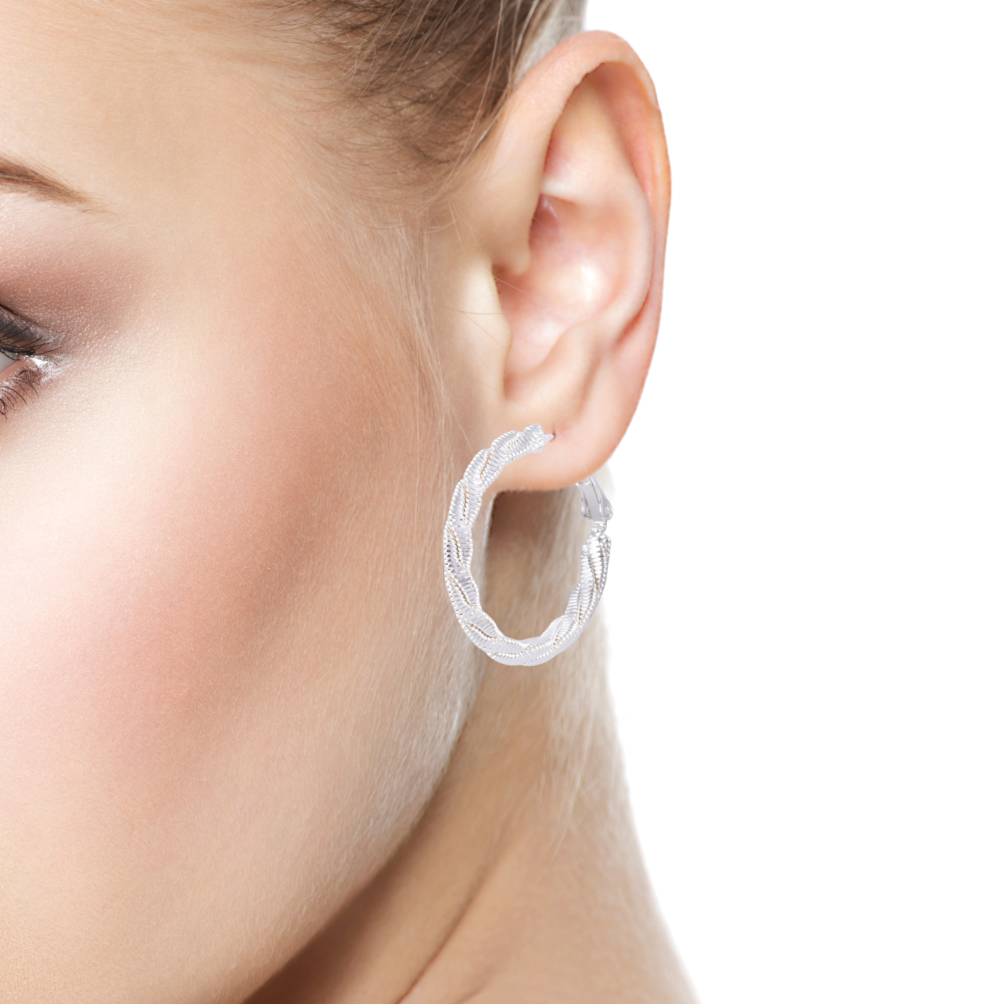 Pendientes de aro trenzado de cobre con recubrimiento electroplateado brillante, 25 mm, con cierre catalán en plata de ley 925.