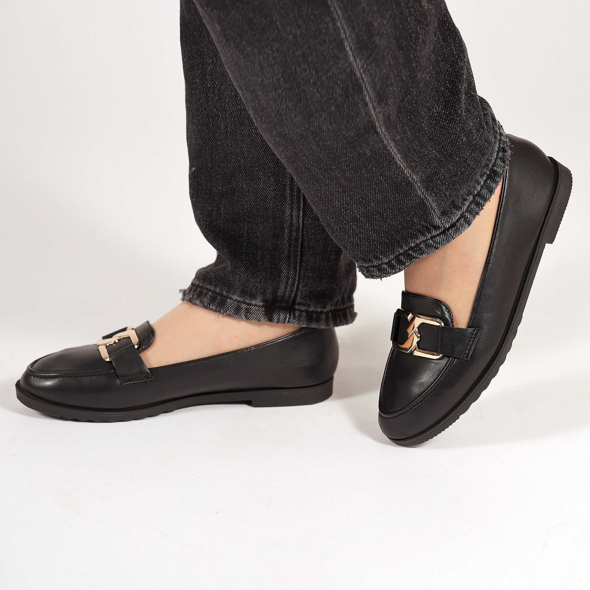 Mocassini in simil pelle con applicazione color oro