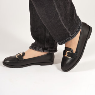 Mocassini in simil pelle con applicazione color oro