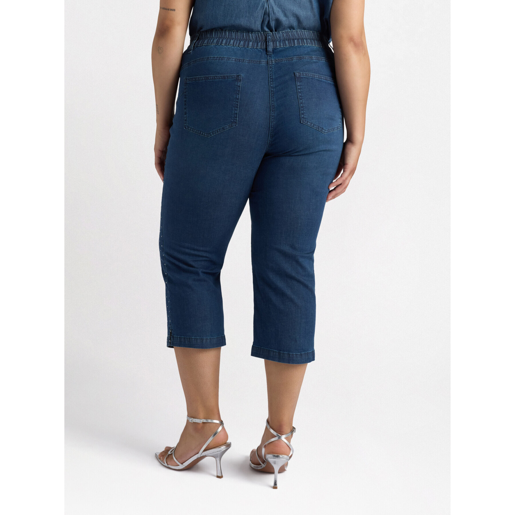 Fiorella Rubino - Jeans cropped con piccole borchie - Blu