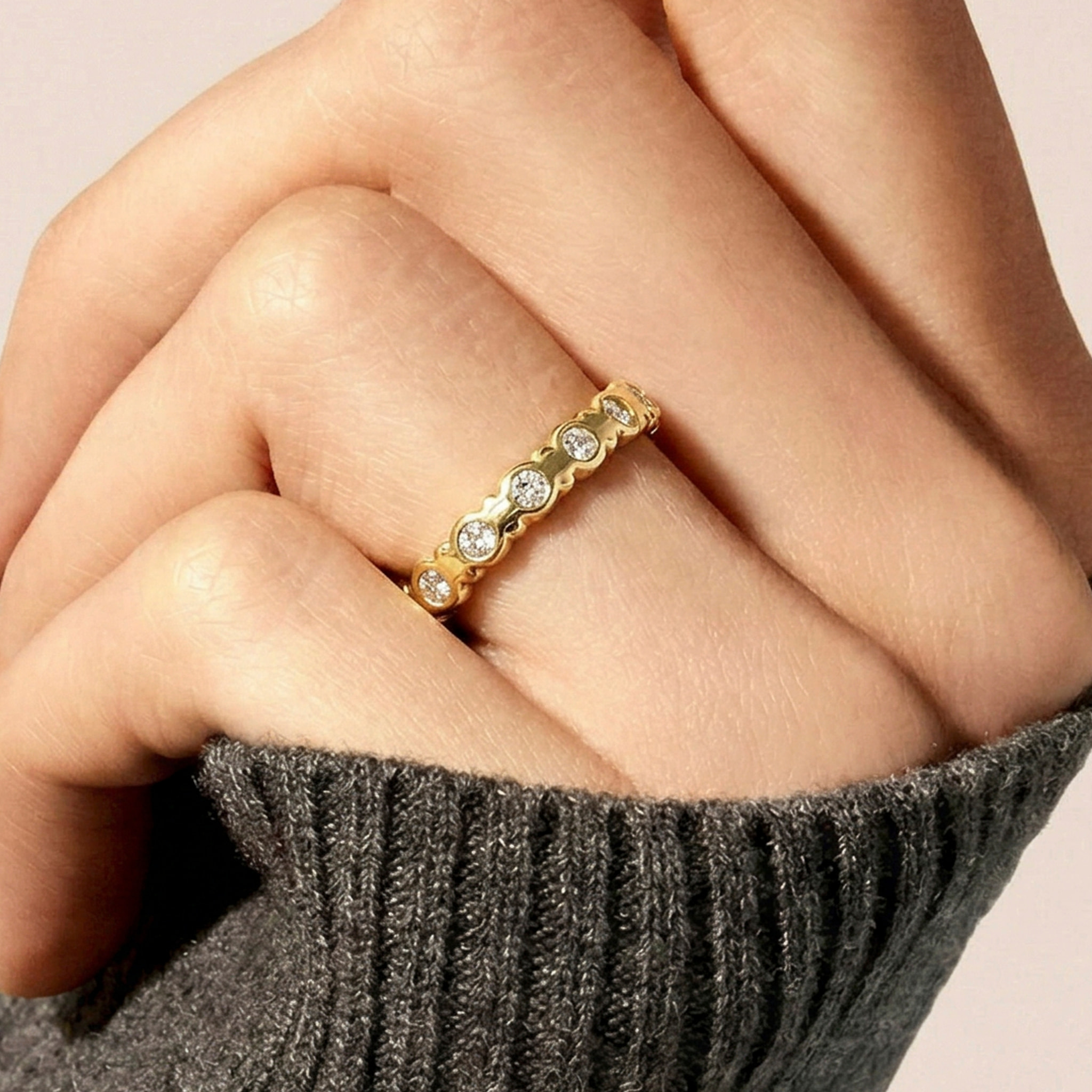 Anillo de Circonita brillante acabado en oro amarillo de 18k