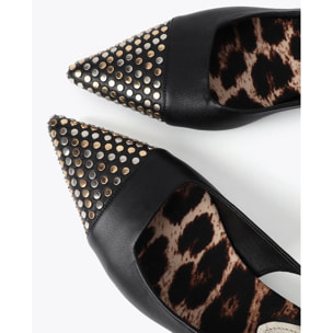 Scarpa con tacco scoperto e borchie miste