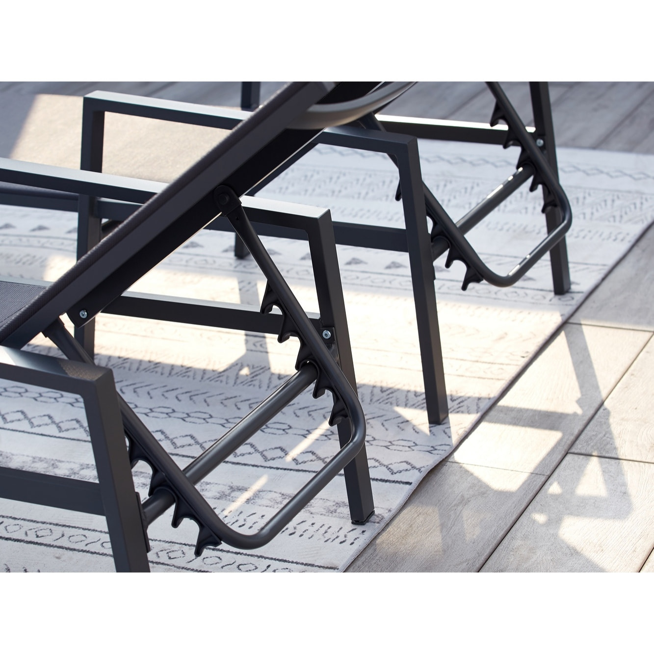 Lot de 2 transats en aluminium gris foncé et noir SITGES