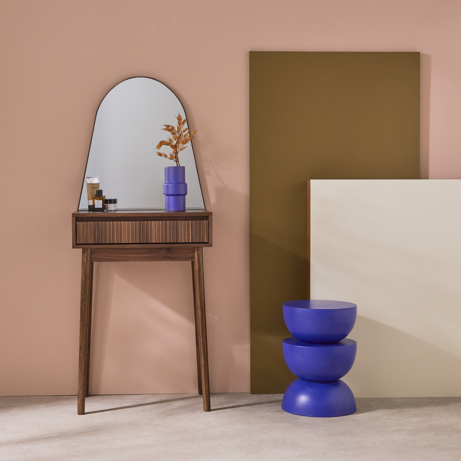 Coiffeuse décor bois LINEAR miroir arrondi 1 tiroir 60 cm. façade striée. Noyer