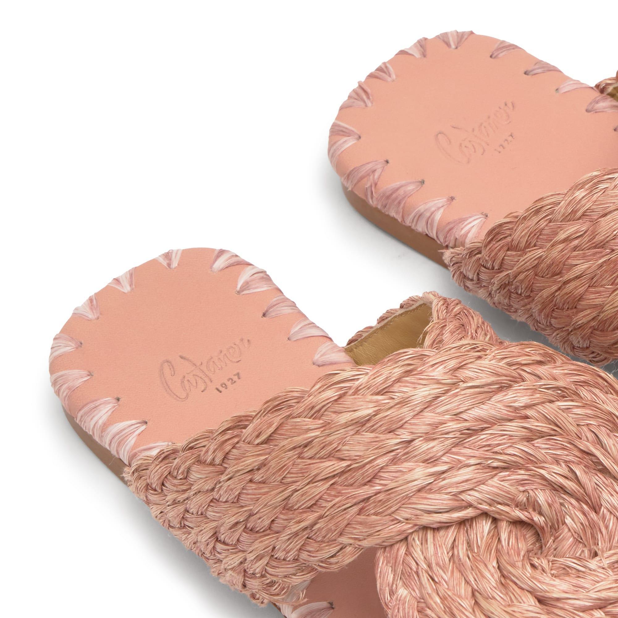 Sandalia plana Padme en rafia trenzada con suela de cuerolite