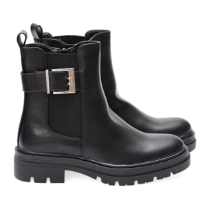 Stivaletto in simil pelle con elastico laterale e fibbia dorata