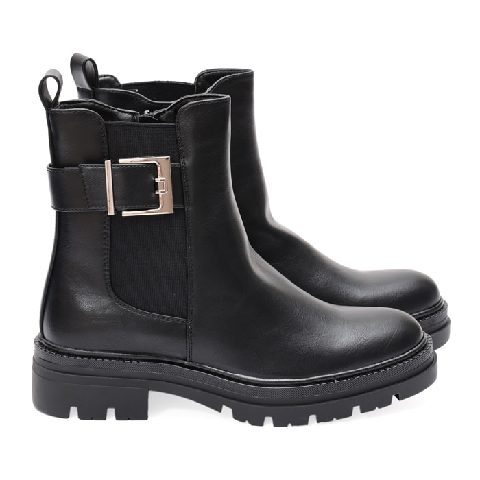 Stivaletto in simil pelle con elastico laterale e fibbia dorata