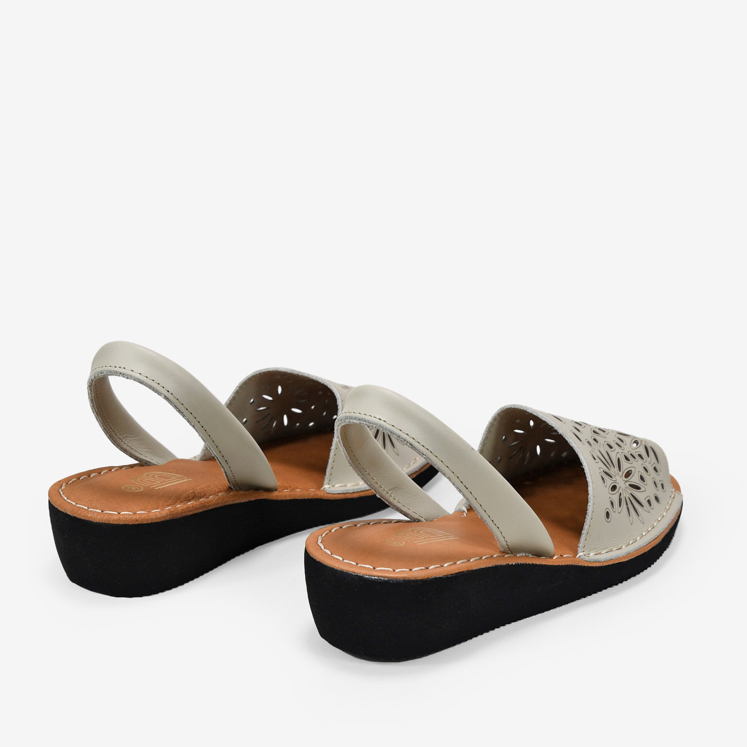 Alpargatas de piel beige con cuña