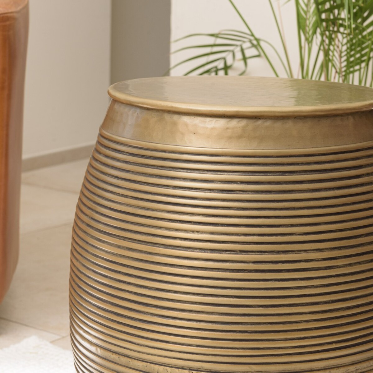 HONORE - Table d'appoint alu L40cm H45cm couleur laiton foncé strié