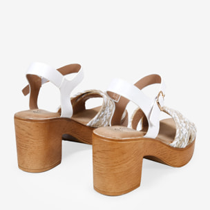 Sandalias de tacón blancas con rafia