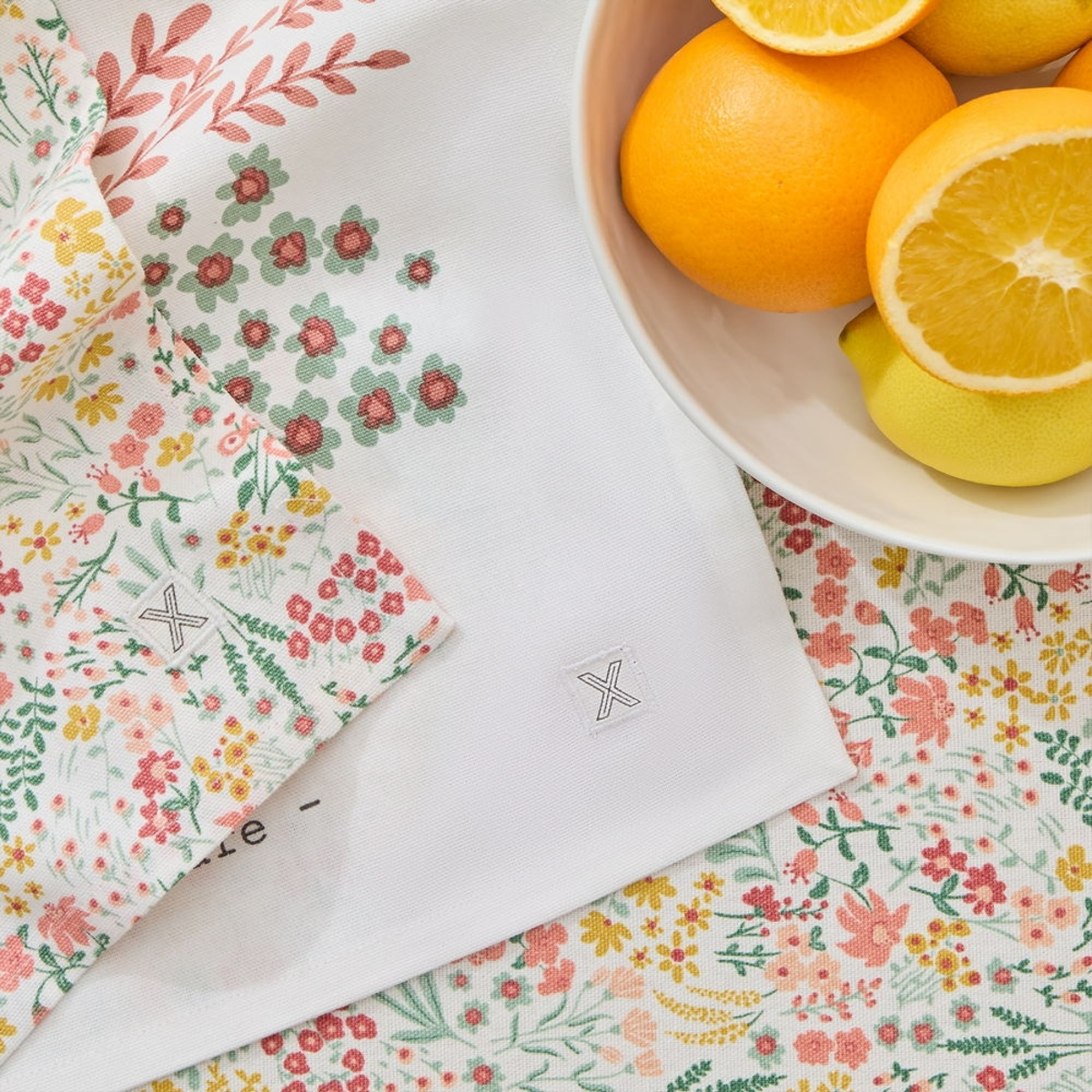 Mantel antimanchas resinado estampado flores Clau color rosa 100% Algodón