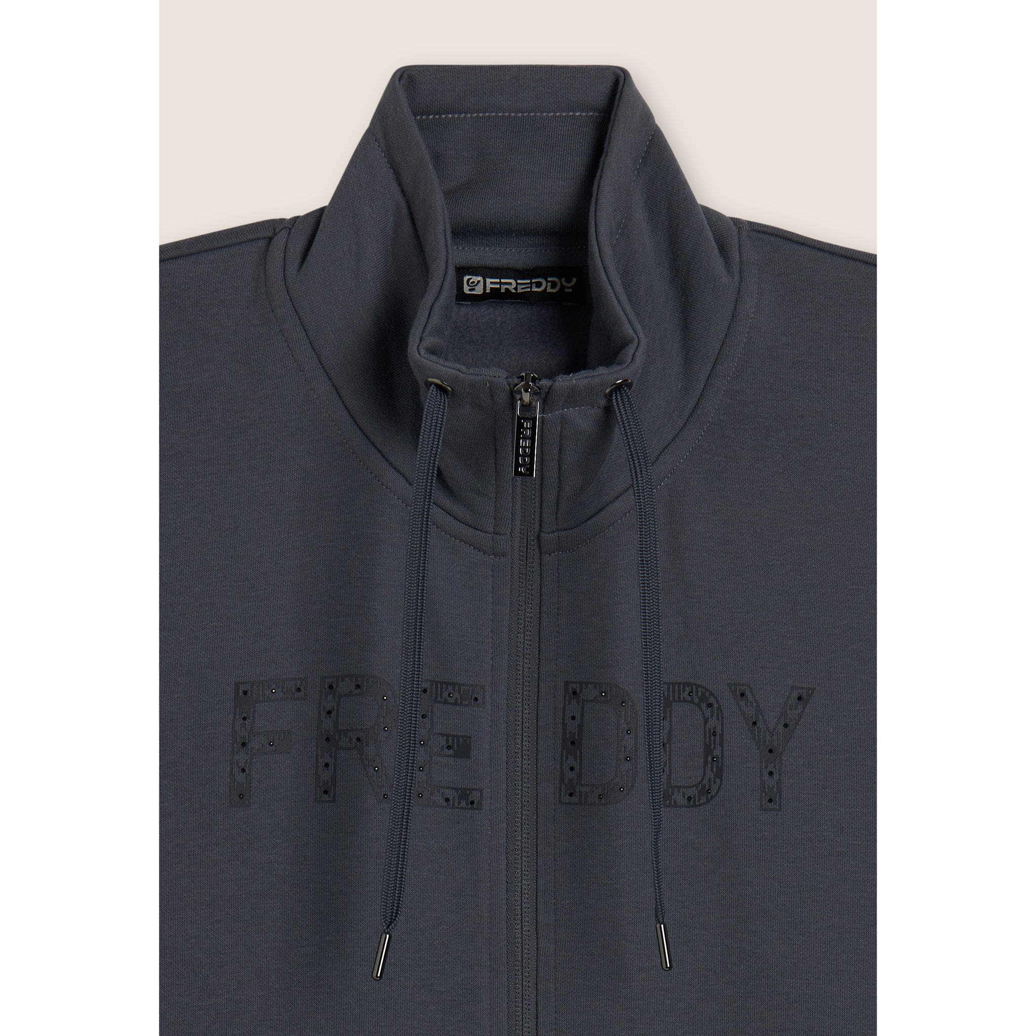 Tuta con logo frontale perlato e collo alto