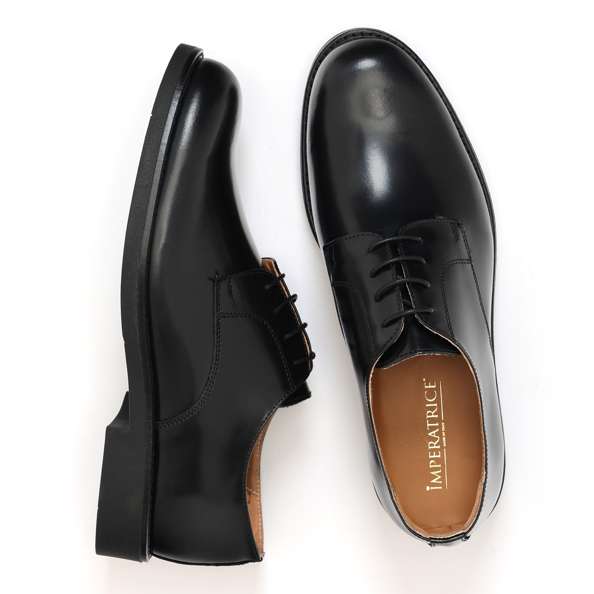 Derby stringate in pelle abrasivato con fondo in gomma Nero