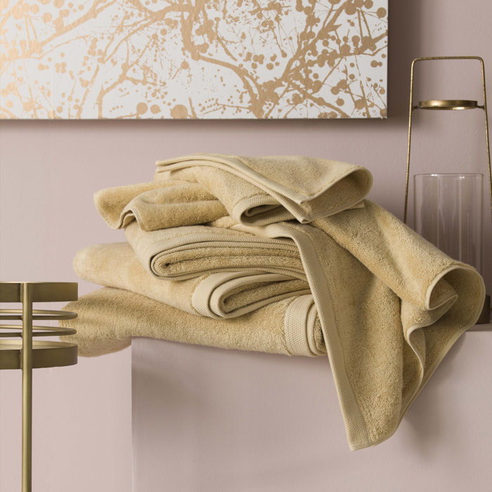 Serviette de bain unie en coton peigné biologique, ESSENTIEL, Jaune Pollen