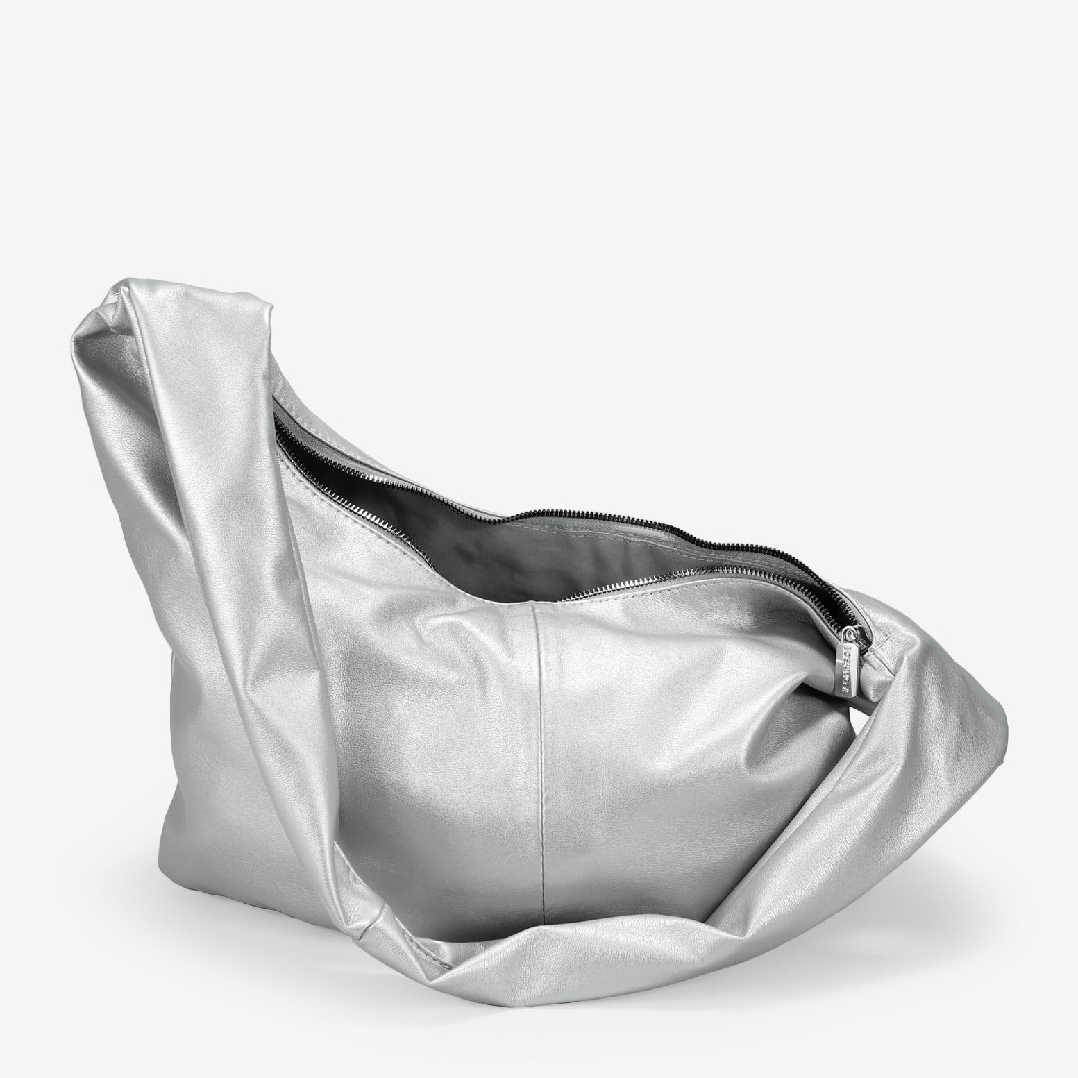 Bolso bandolera plateado grande y blando