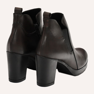 Stivaletto in vera pelle con tacco e fascia elastica