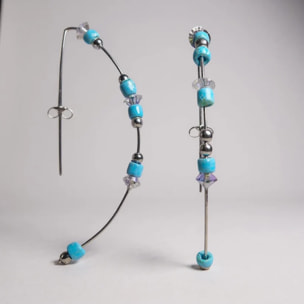 Pendiente tipo aro en plata 925 azul y cristal Sw irisado_ Plata Úncia