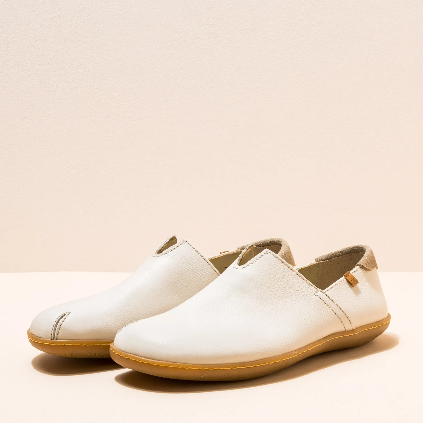 Zapatos N275 LEATHER WHITE ANTIQUE/ EL VIAJERO color White antique