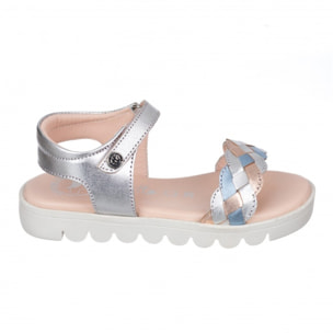 Sandalia toda en piel con suela hiper flexible.