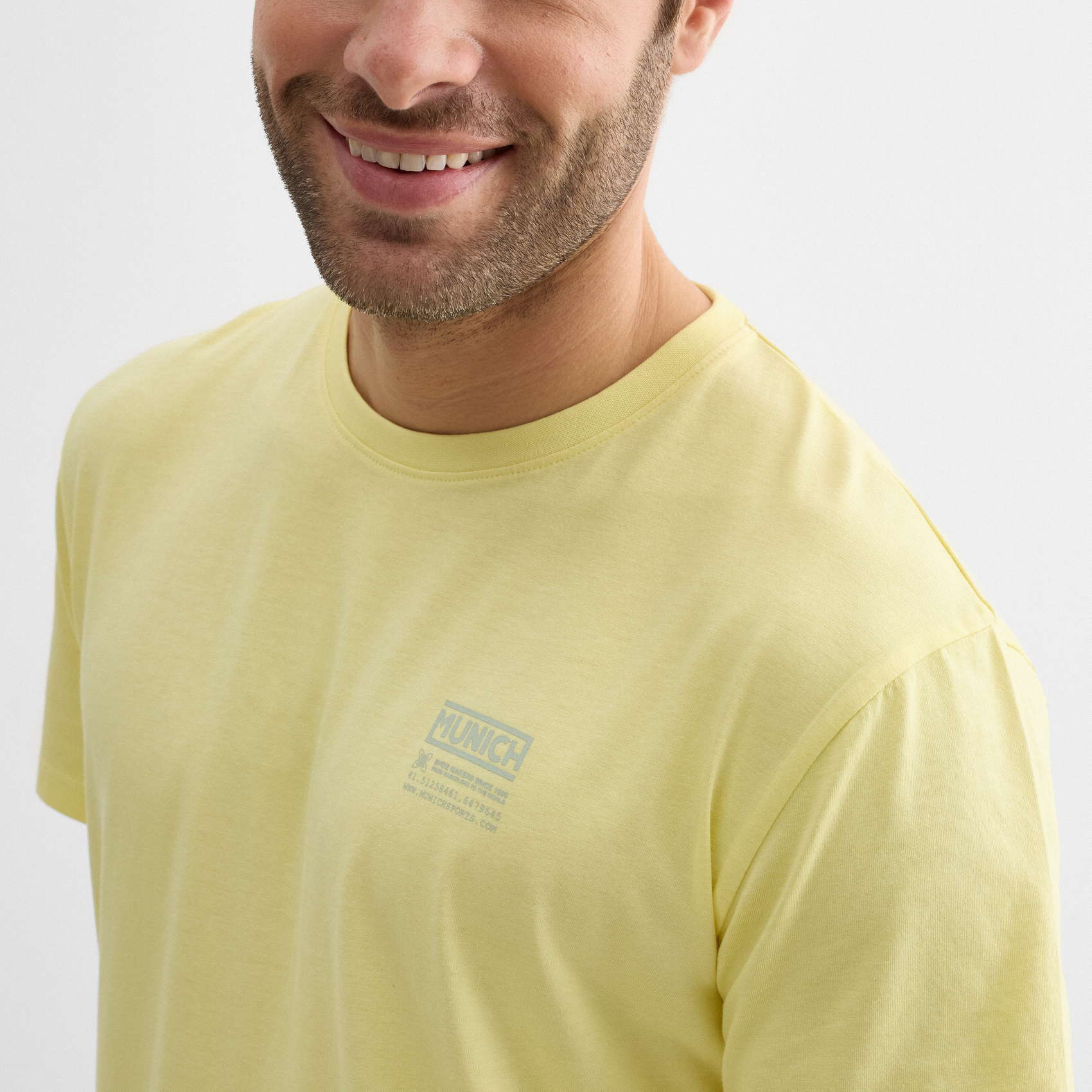 Camiseta regular MUNICH lifestyle de algodón orgánico amarilla