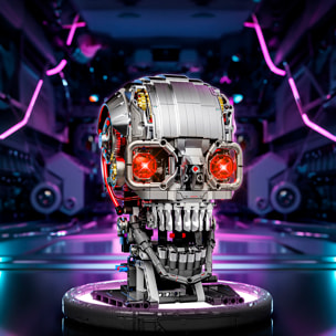 Maqueta 3D mecanizada de calabera con 1099 piezas, equipada con luces y mecanismo de manivela que permite movimiento dinámico.