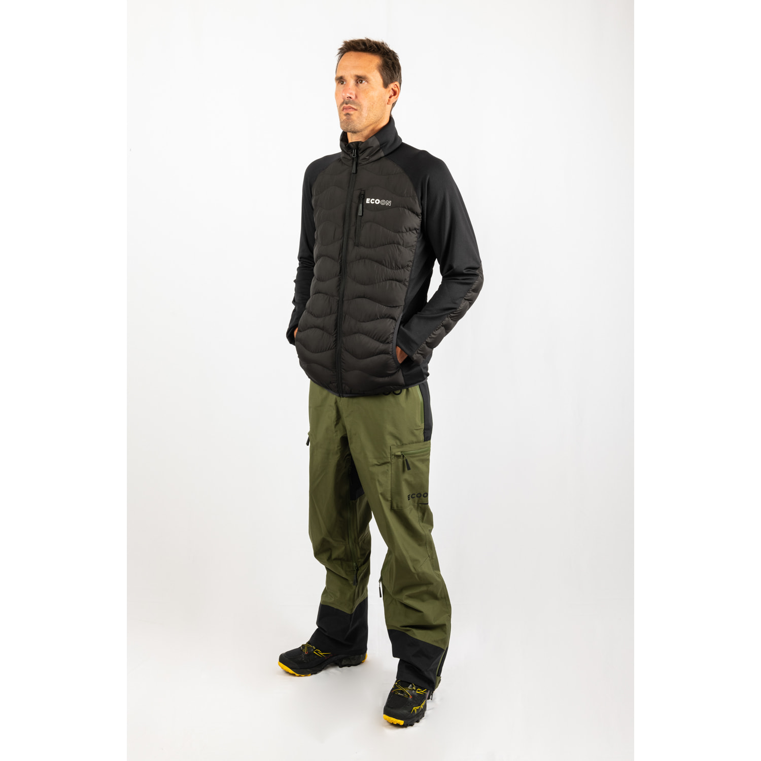 Chaqueta para hombre ECOON ECOActive Hybrid Insulated Jacket - Negro con marca en blanco