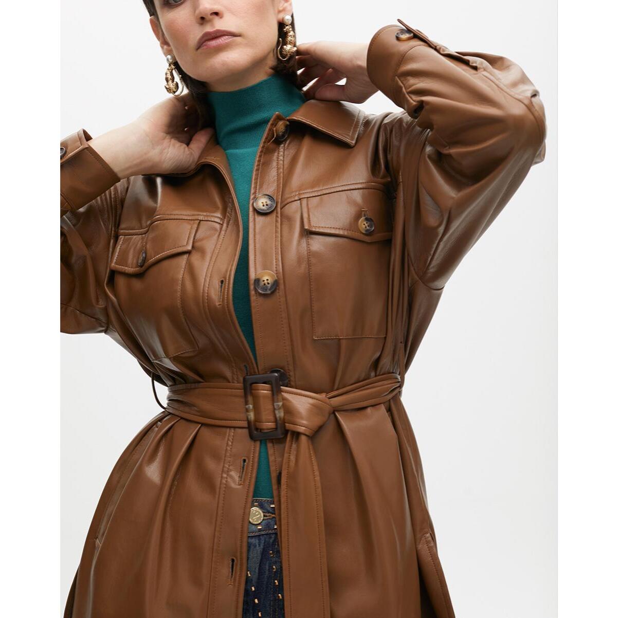 Giacca lunga con dettaglio tasche e cintura regolabile