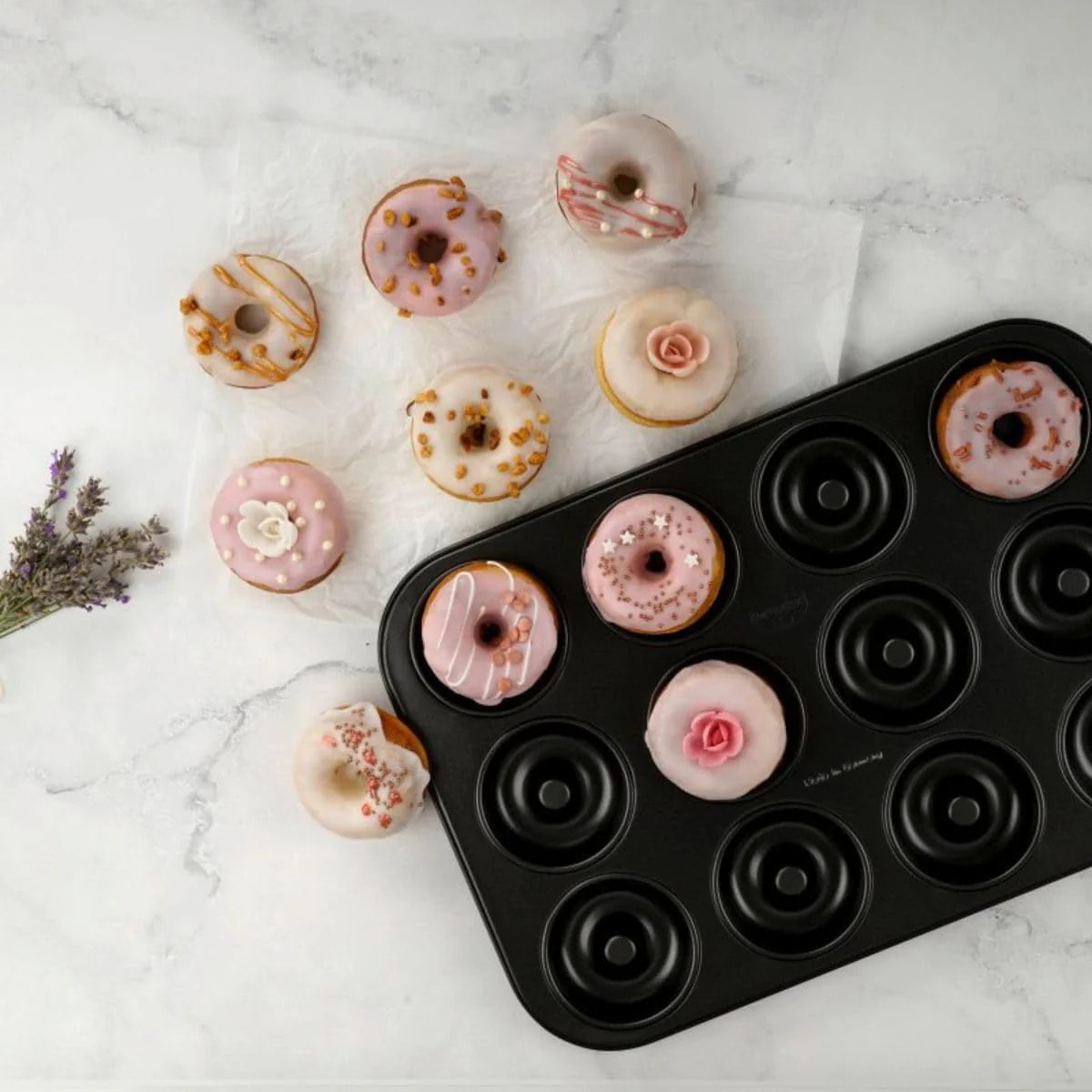 Moule donut et bagel 12 empreintes 26,5 x 38,5 cm Dr. Oetker Tradition