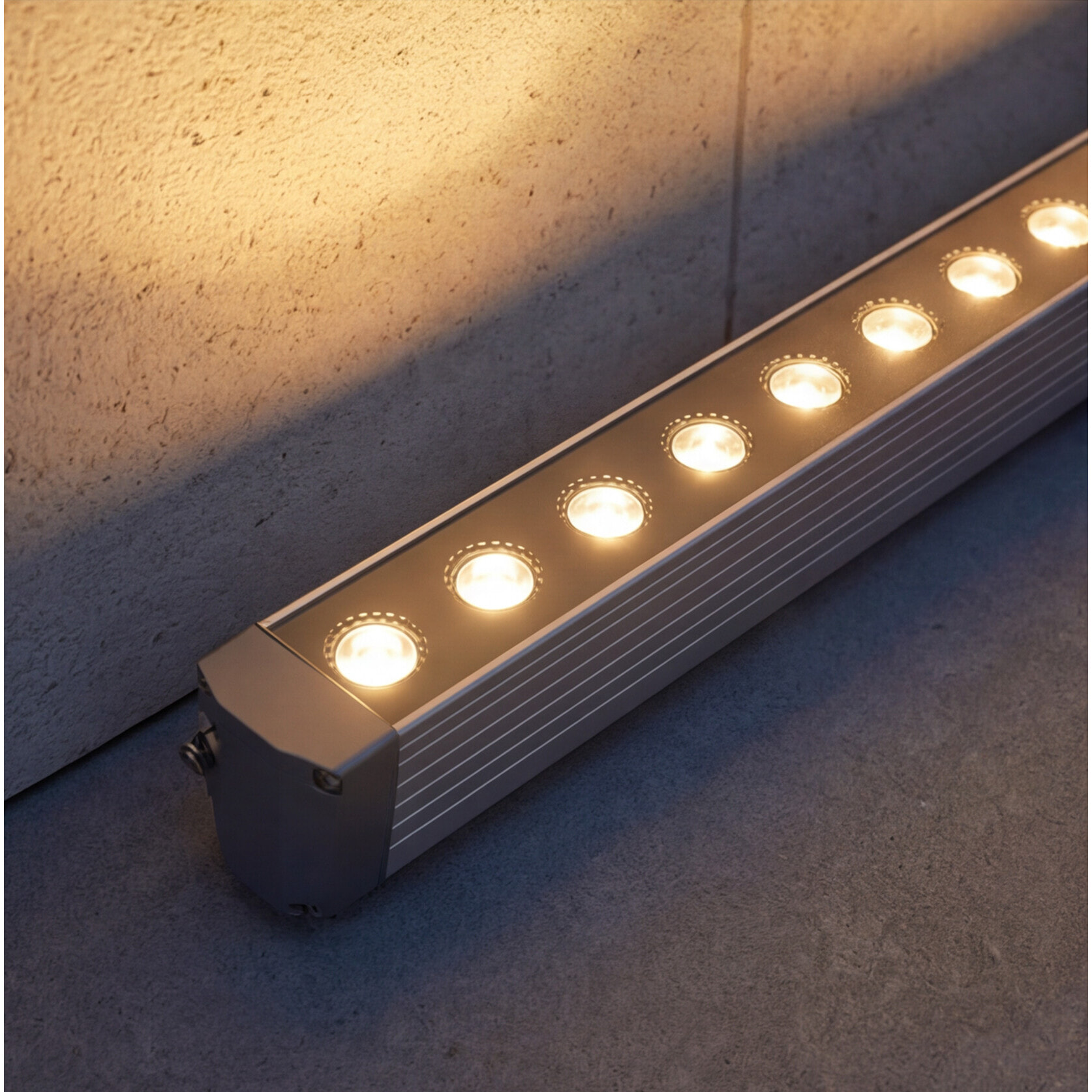 LEDS C4 Convertt Surface | Sistema Lineal Exterior | Para iluminar hacia arriba | Luz LED Blanco Neutro 4000K | Aluminio Anodizado