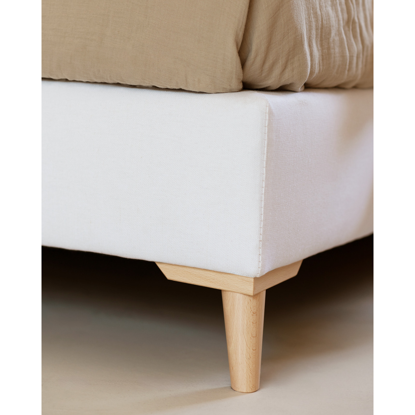Lit rembourré en lin blanc pour les matelas en différentes tailles