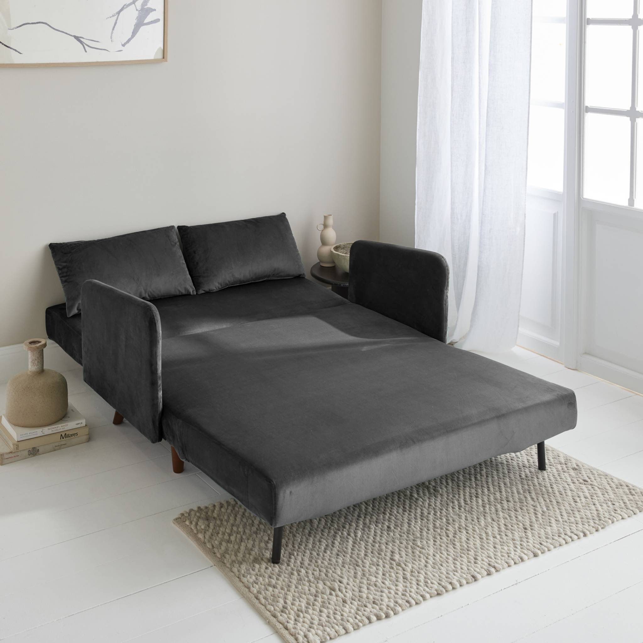 Canapé convertible en velours - Panam - 2 places scandinave. pieds bois foncé. gris foncé. banquette. dossier inclinable