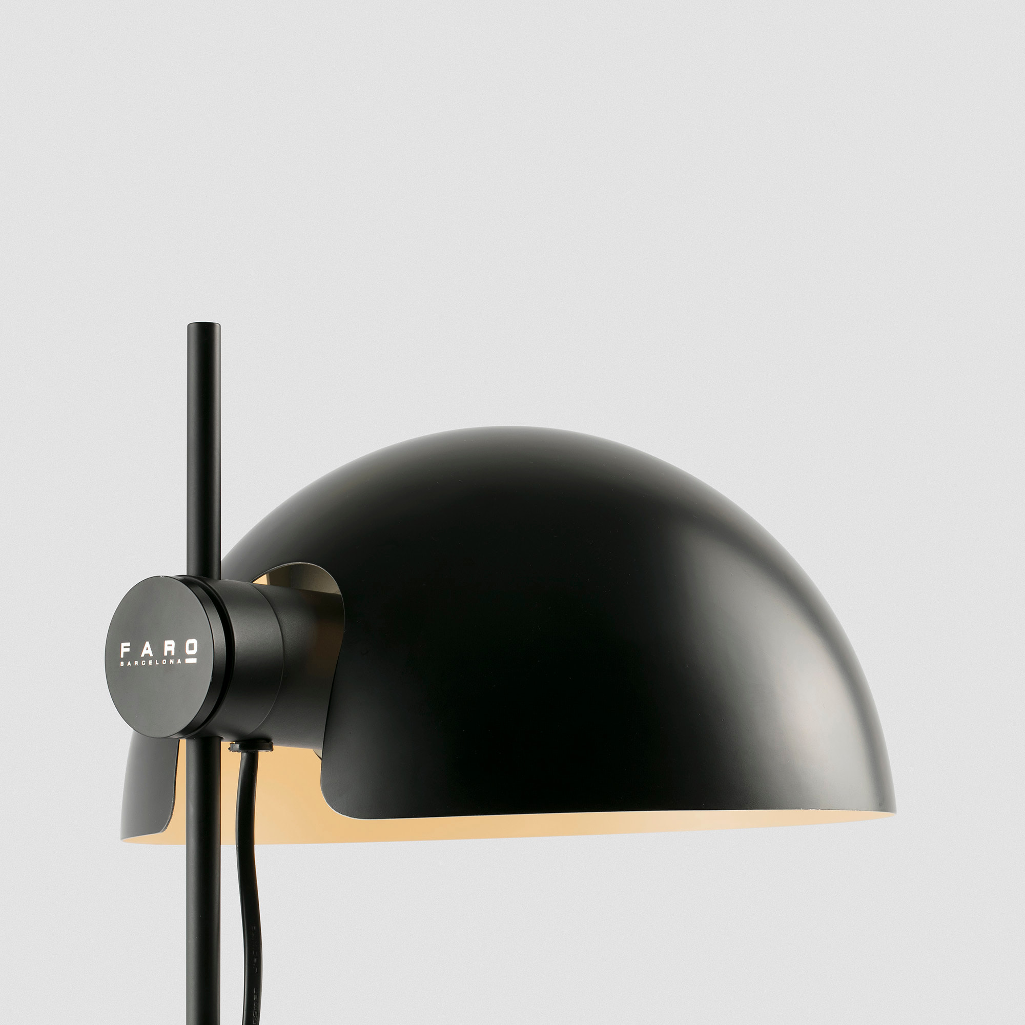 DOMINICA Lampe de table noire