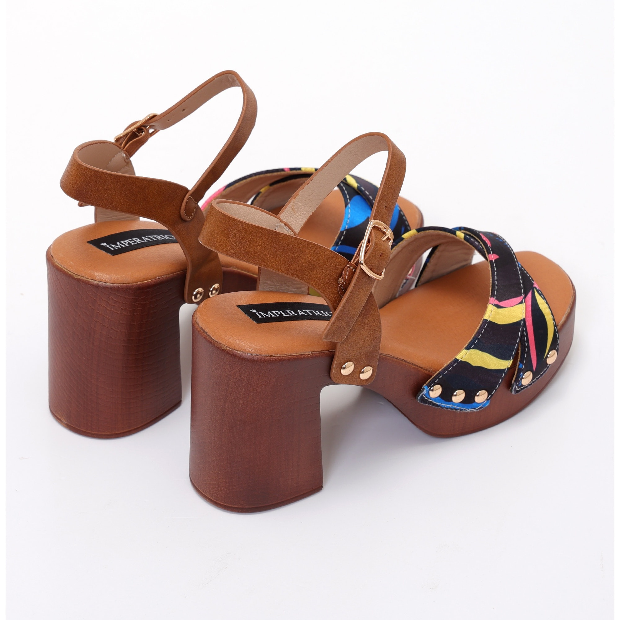 Sandali con tacco comodo e fasce in tessuto multicolore