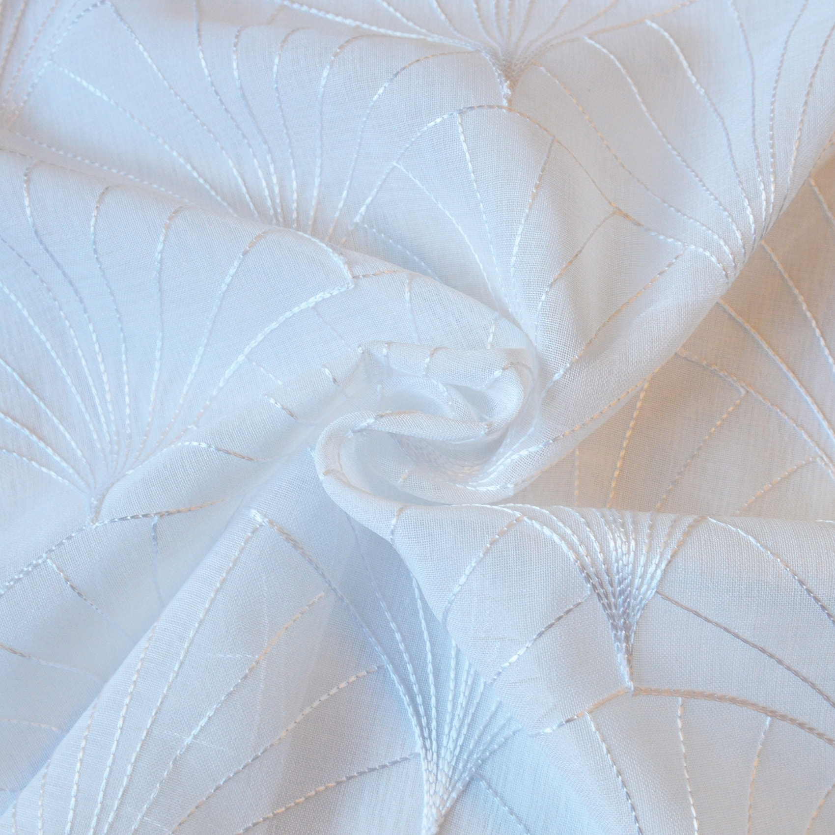 Voilage brodé style art déco - Blanc