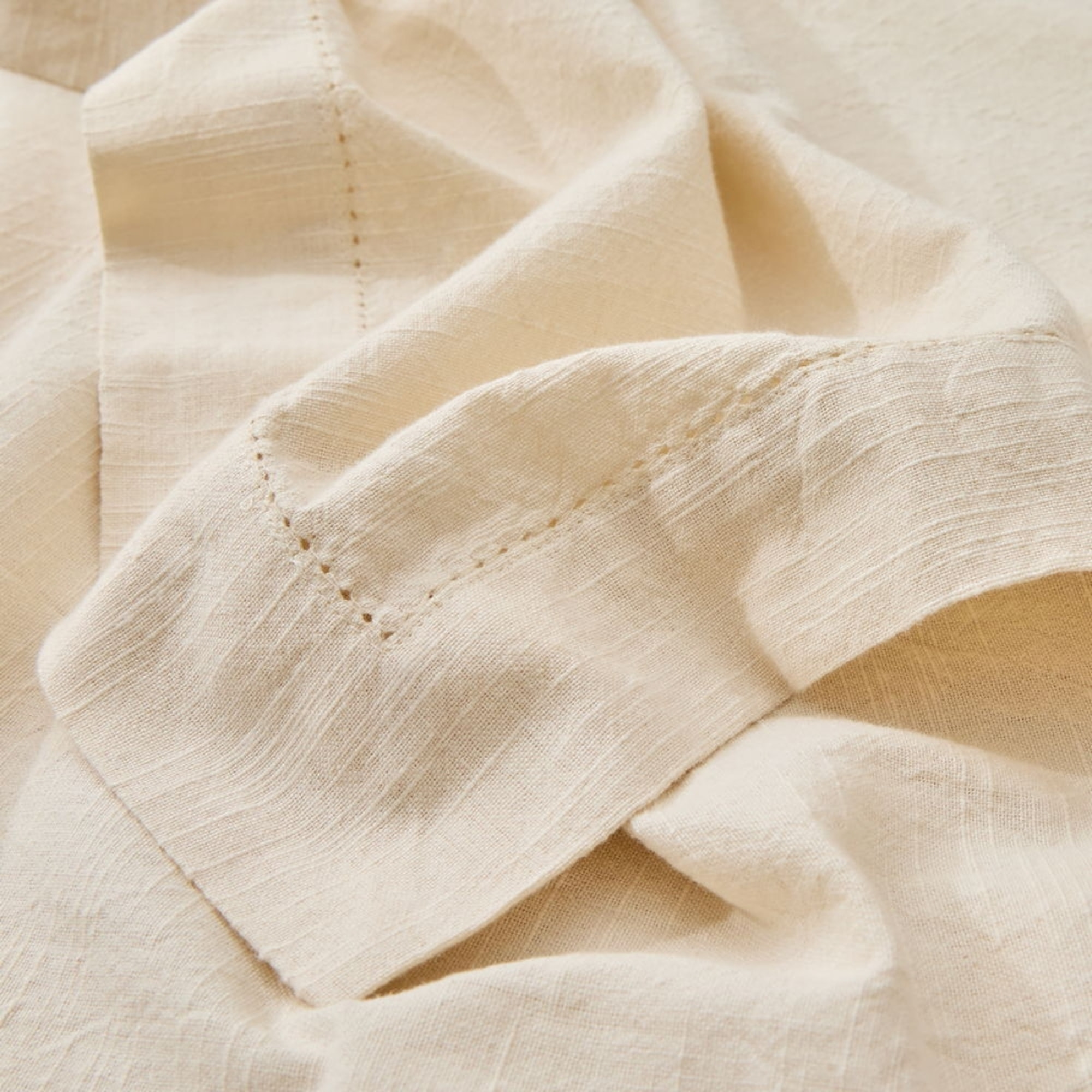 Mantel de algodón con acabado en vainica Claru color marron beige 100% Algodón