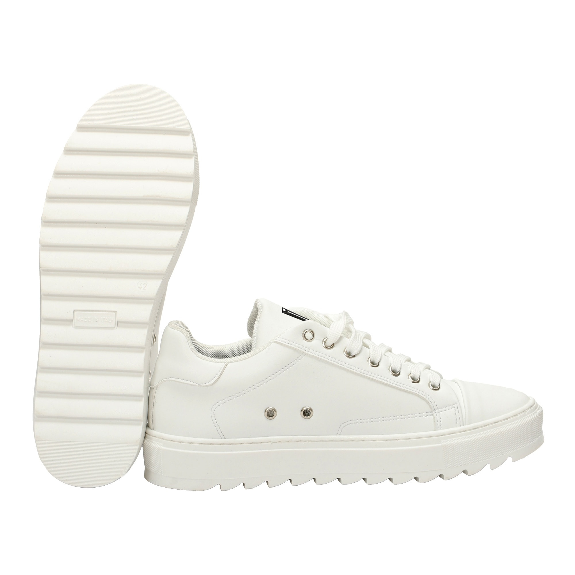 Sneakers in pelle con fondo in gomma